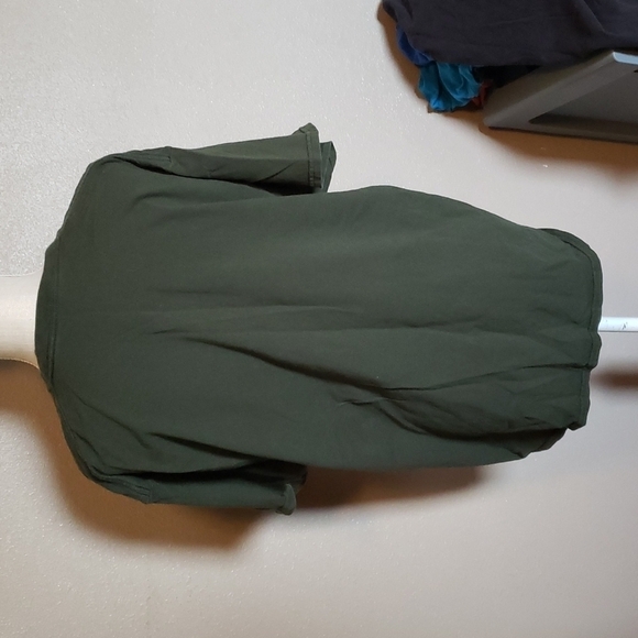 Montserrat Caribbean tropical turtle print shirt - Picture 4 of 5